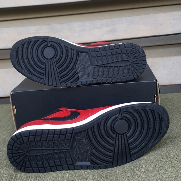 AIR JORDAN 1 LOW - Picture 4 of 17